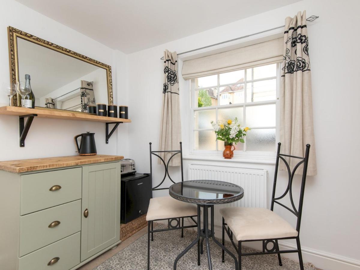 Pass The Keys Stylish 2 Bed Central Bath Apartment With Parking Exterior foto