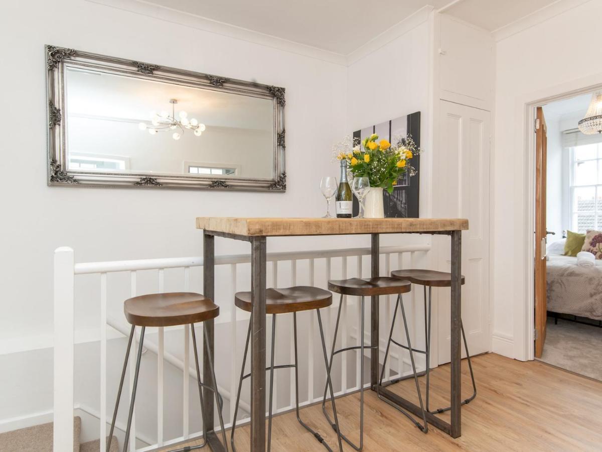 Pass The Keys Stylish 2 Bed Central Bath Apartment With Parking Exterior foto