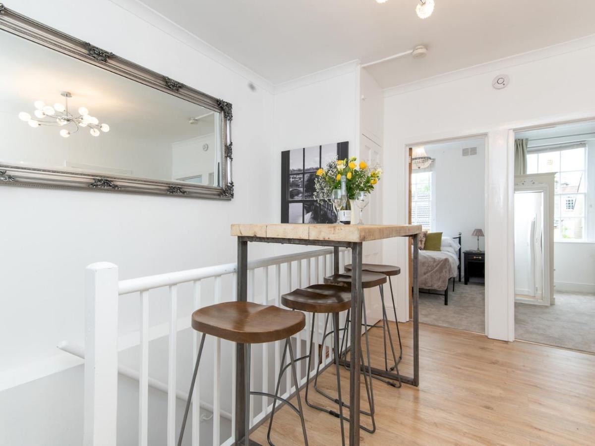 Pass The Keys Stylish 2 Bed Central Bath Apartment With Parking Exterior foto