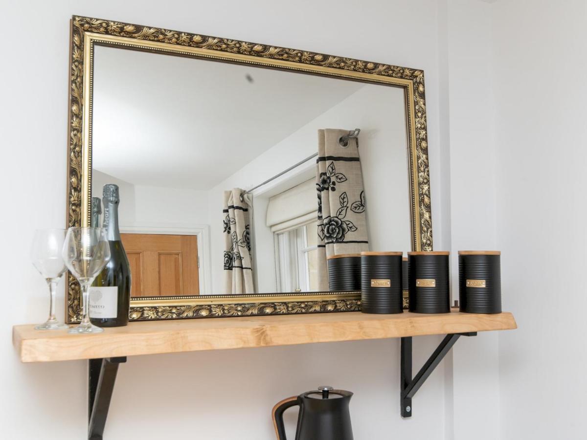 Pass The Keys Stylish 2 Bed Central Bath Apartment With Parking Exterior foto